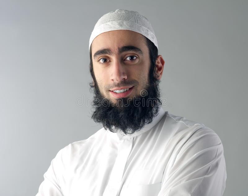 Homme musulman arabe avec le sourire de barbe 36429753
